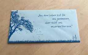 Trauerkarte schreiben: Einfühlsame Worte für schwere Zeiten